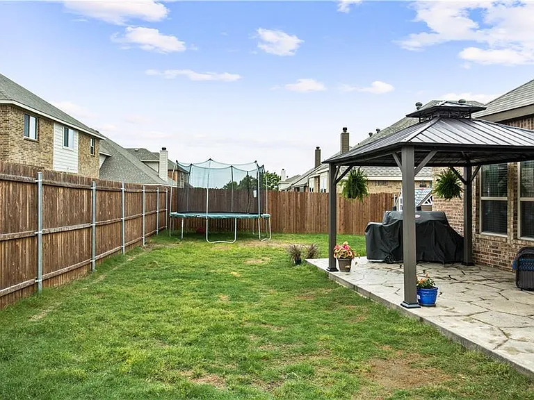 260 Hilltop Dr — Photo 23