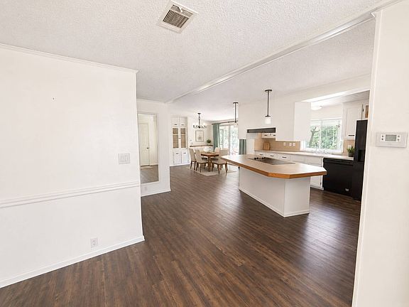 3rd image of 158 Bay Ct #20