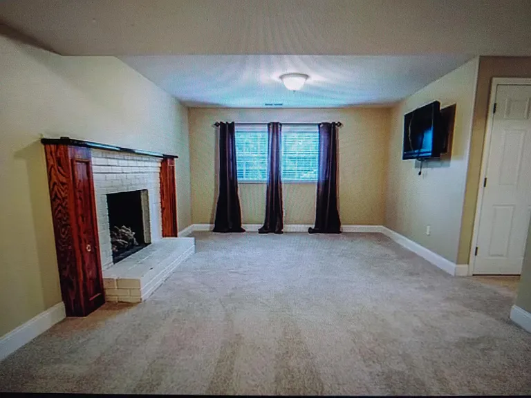 2918 Glenmont Dr — Photo 6