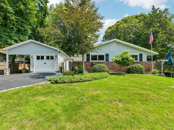11 Bowman Lane, Kings Park, NY 11754