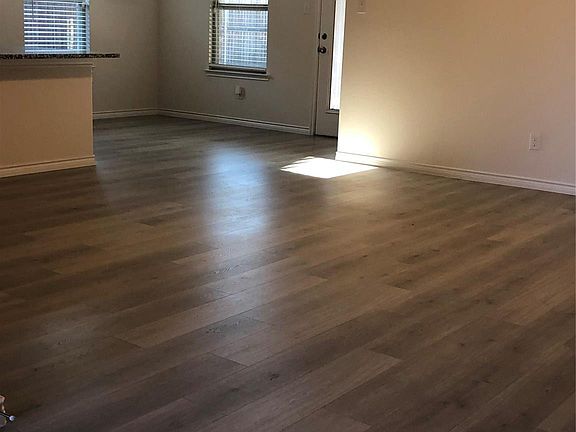 3rd image of 3012 Lampasas Ln