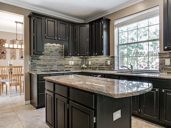 3rd image of 517 Austin Oaks Dr