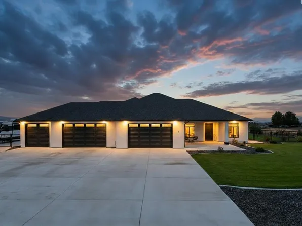 1 Bull Pen Ln, Pasco, WA 99301