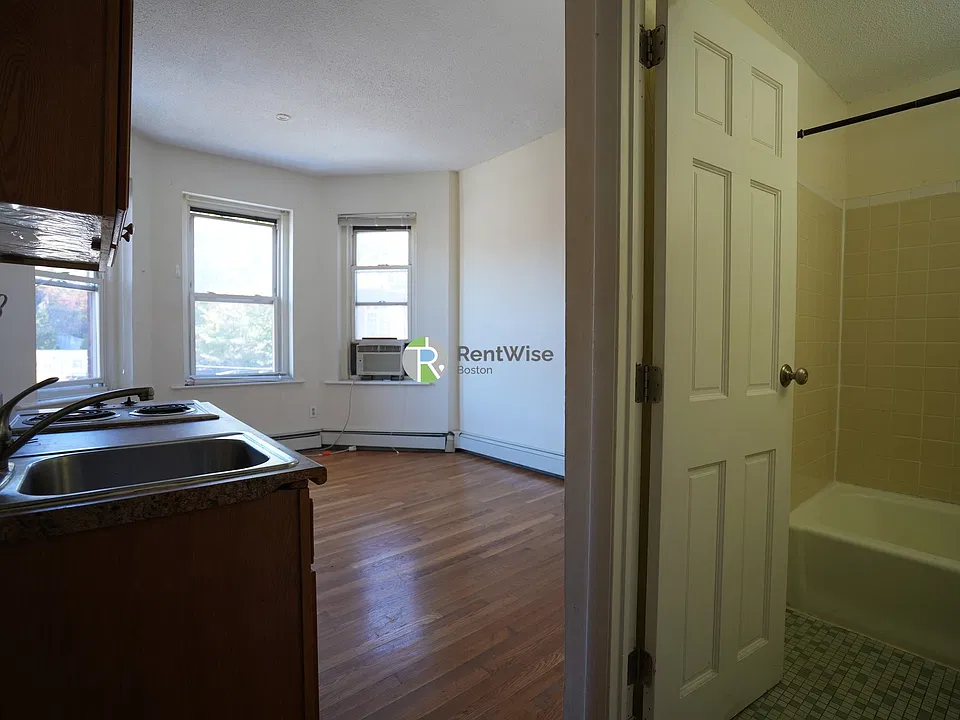 51 S Huntington Ave #302