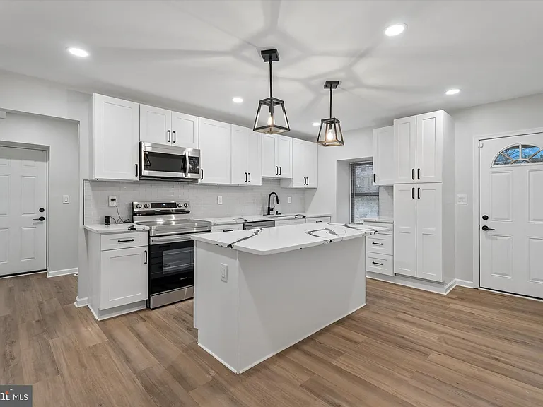 4359 Fleming St — Photo 17
