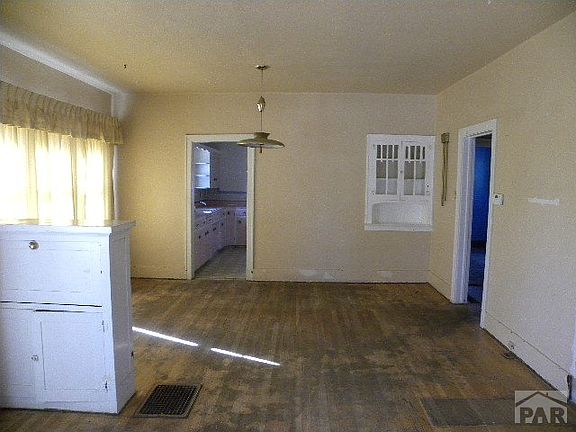 3rd image of 601 N Iola Ave