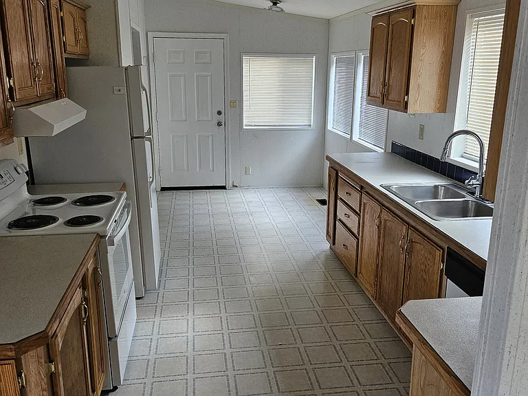 2429 E 3300 N — Photo 9