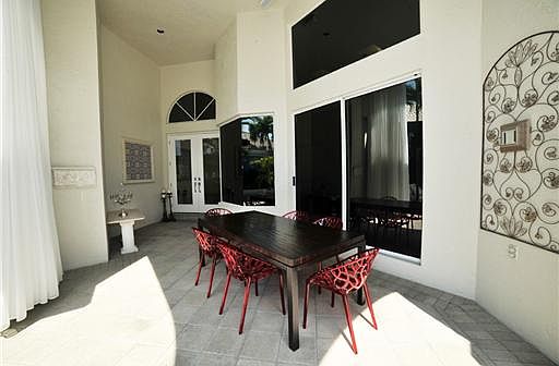 Home For Sale In Broken Sound