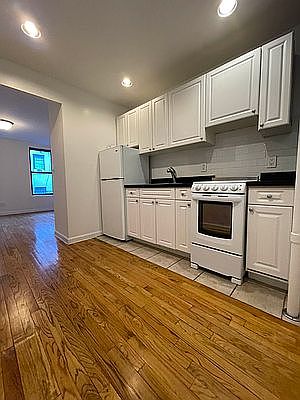 2nd image of 225 E 89th St APT D3