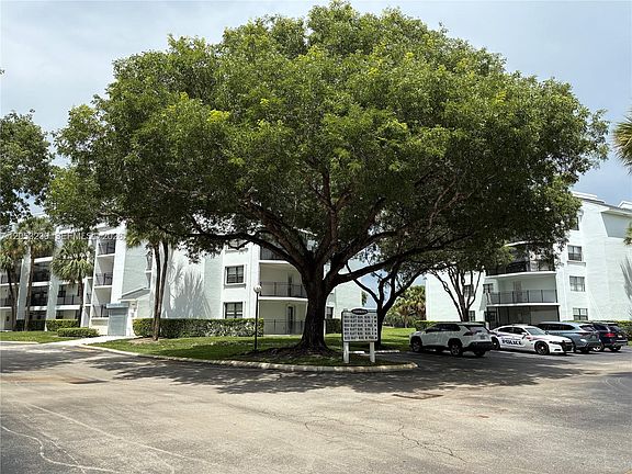 4th image of 16141 Blatt Blvd APT 113