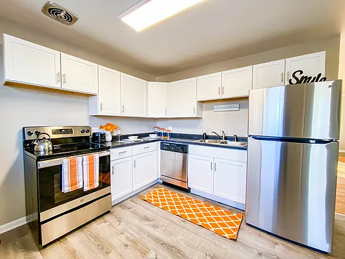 1105 Catalpa Cir Photo 1