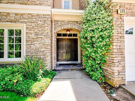 3rd image of 590 Ravensbury St #762