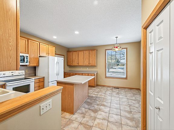 4th image of 5932 Prairie Ridge Dr