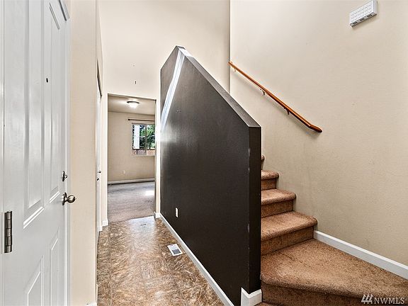 3rd image of 1936 Kelowna Pl SE