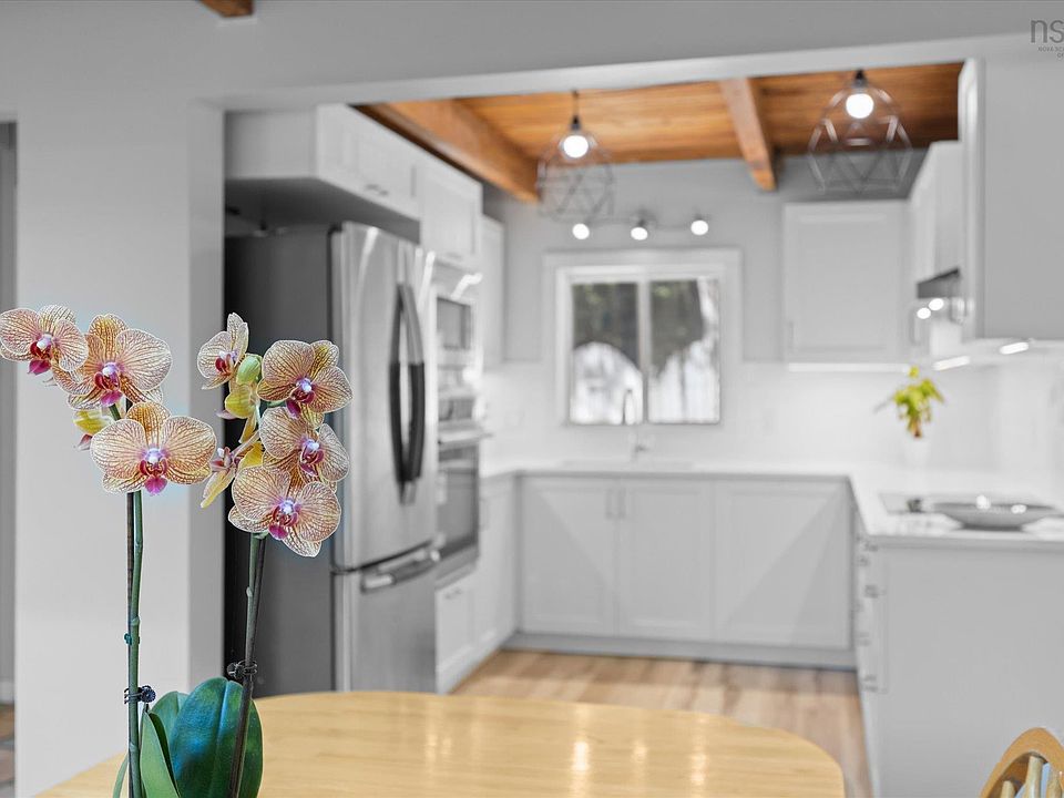 1st image of 115 Parkdale Ave