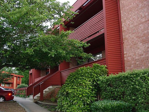 2nd image of 1529 S George Mason Dr APT 1