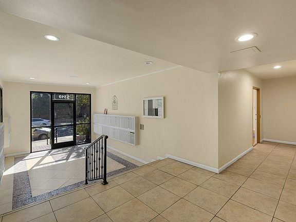2nd image of 5349 Newcastle Ave APT 1