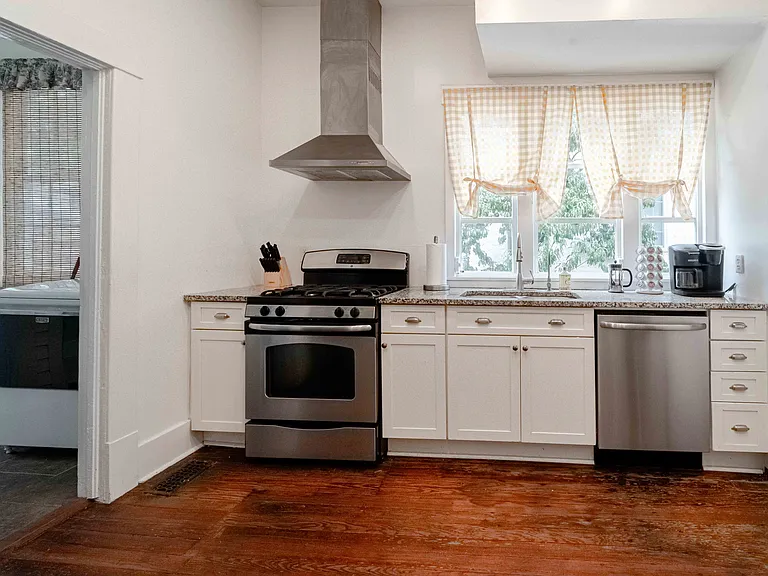 1435 Johns Rd — Photo 13