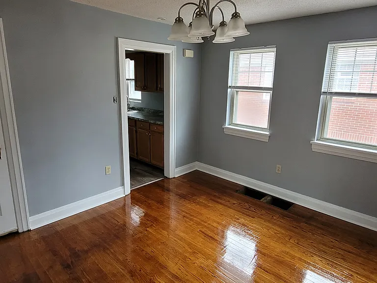 814 W 34th St — Photo 11