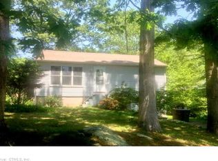16 Foxcroft Rd, Niantic, CT 06357