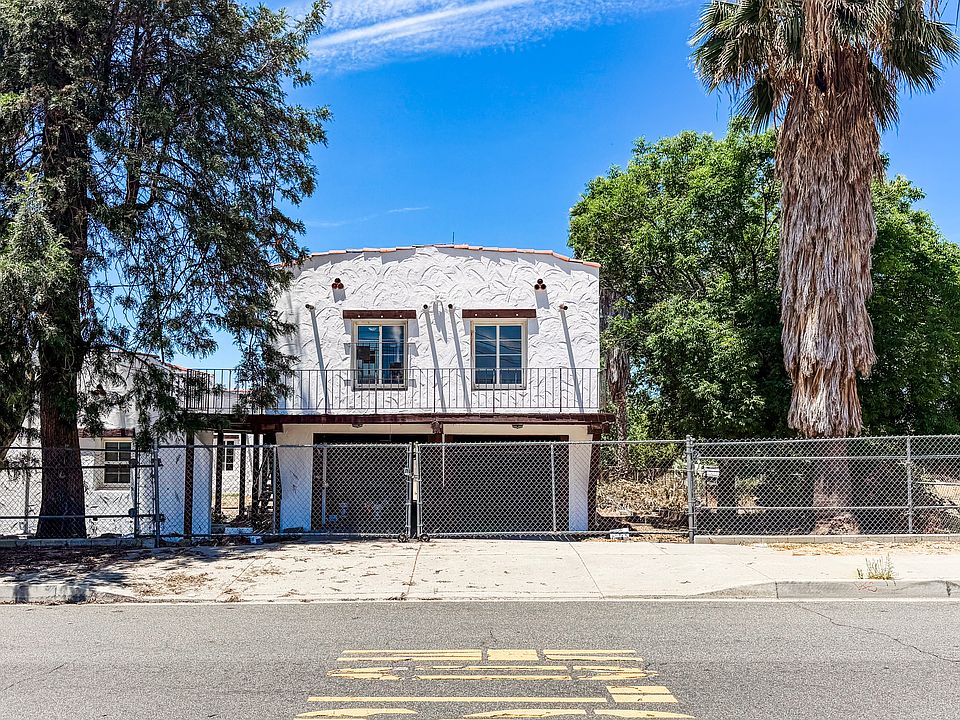 Front house with Garage