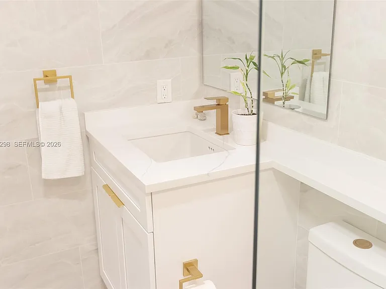 3250 N Palm Aire Dr #202 — Photo 16