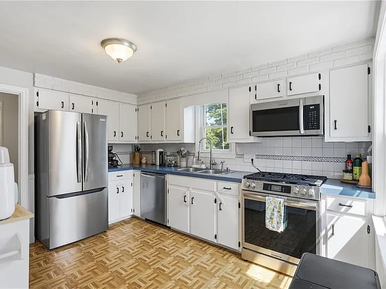 25 King Rd — Photo 17