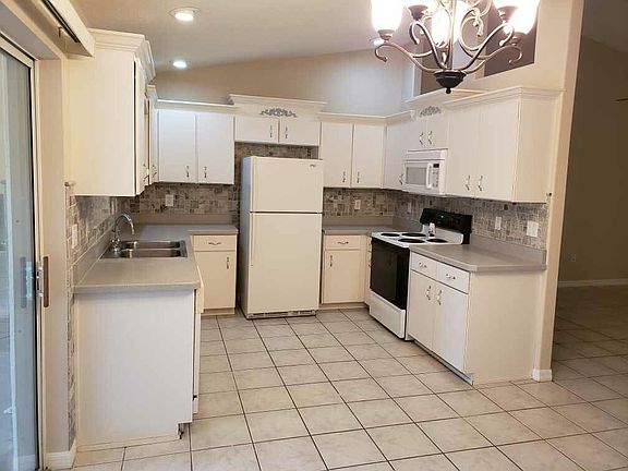 4th image of 11 Rainbow Ln #A