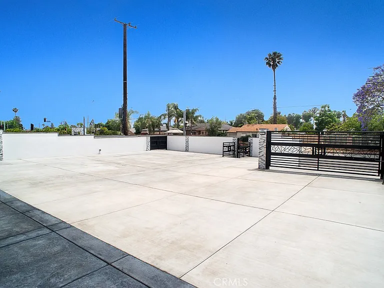13310 1/2 Glenoaks Blvd — Photo 17