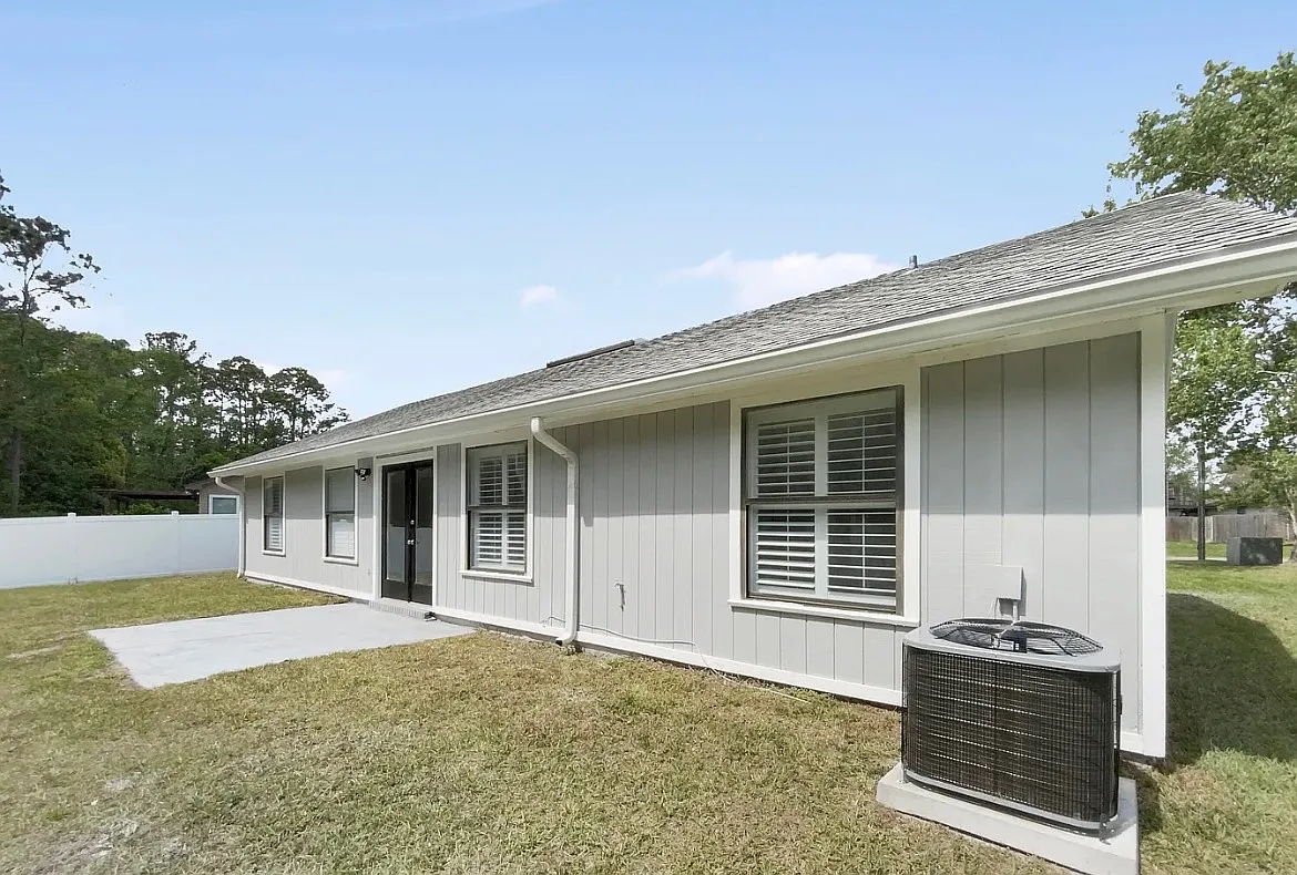 3 bed, 1320 sqft, $2,031 — Photo 1