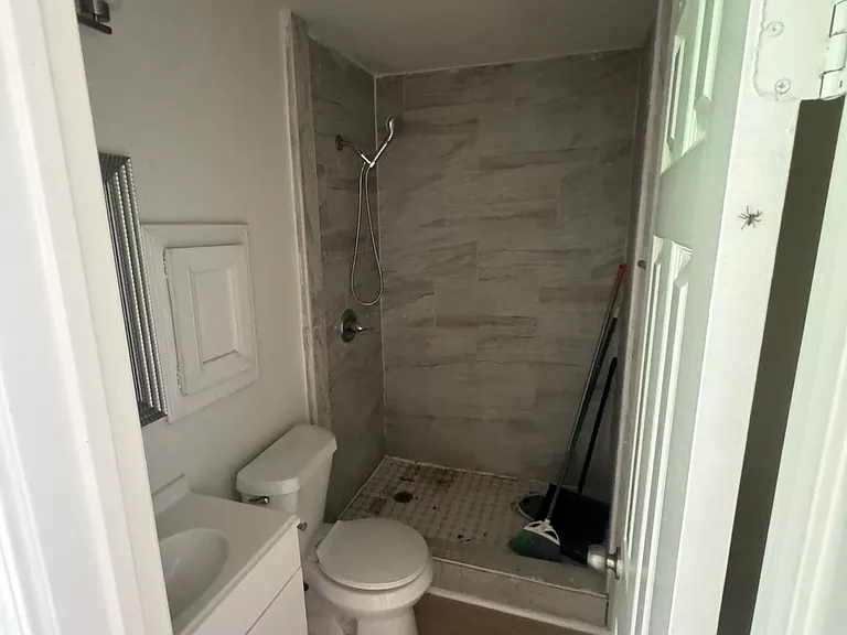1114 Main St — Photo 3