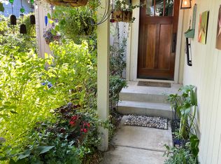 221 Hummingbird Ct, Healdsburg, CA 95448