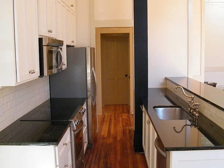 11 W York St — Photo 8