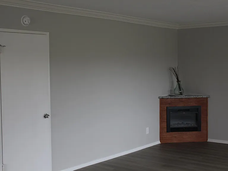 3721 E 8th St #4 — Photo 11