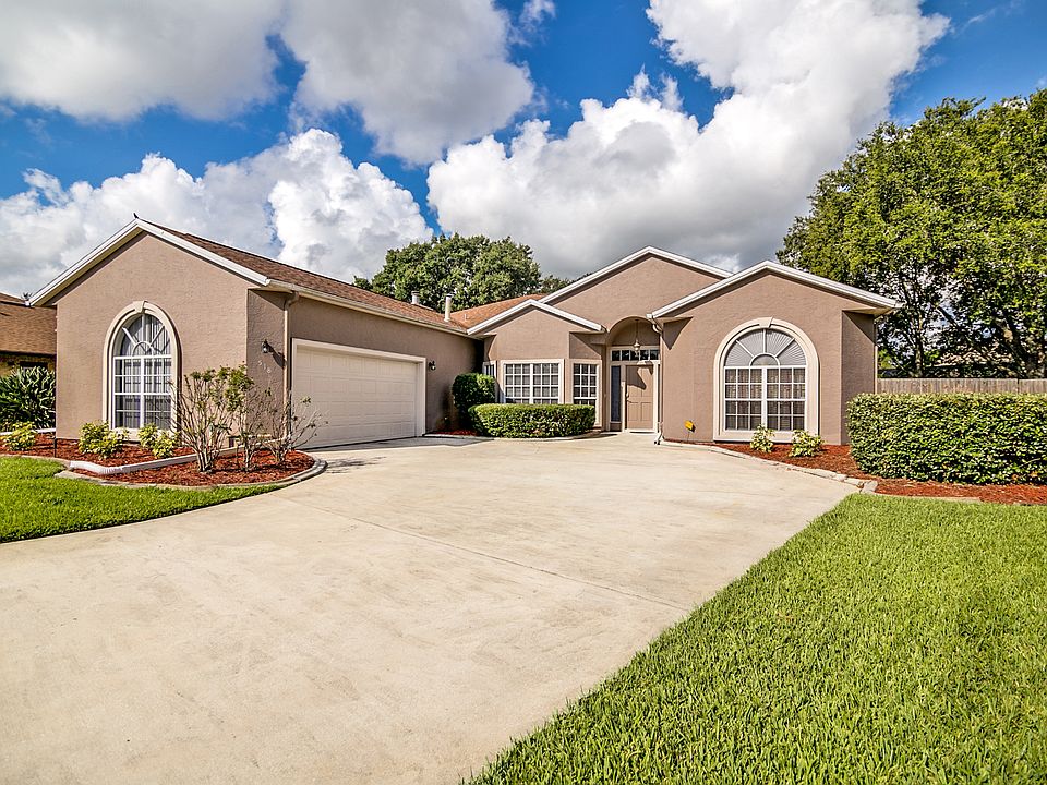 1st image of 518 Sawgrass Cir