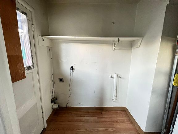 3rd image of 1131 Campbell Ave