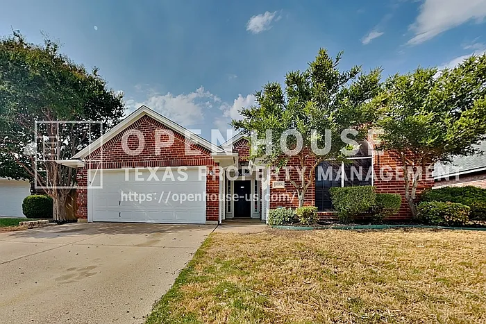 3 bed, 2.0 bath, 1859 sqft, $2,290 — Photo 1