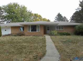 305 E 6th St, Alcester, SD 57001