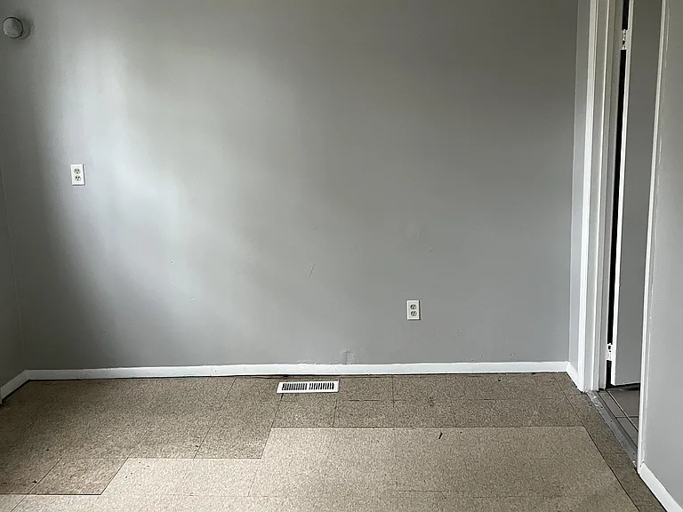 309-311 Frost Ave #309-1/2 — Photo 4
