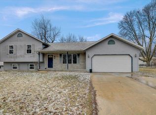 698 Clover Ln, Oregon, WI 53575