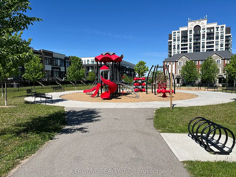 53 Hammersly Blvd — Photo 15