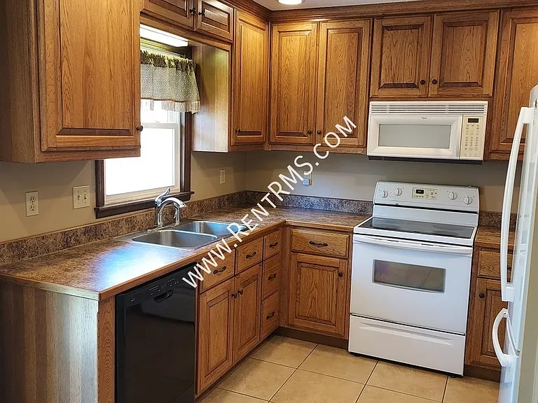 4643 SW 8th Ave — Photo 8