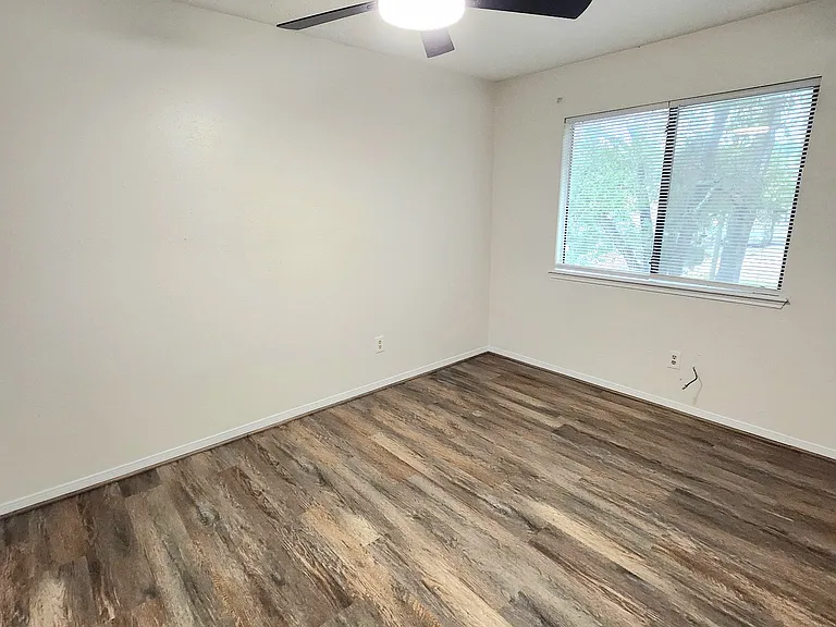 10045 Emerald Creek Dr — Photo 8