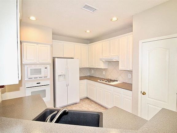 2nd image of 1818 Arrowhead Ct