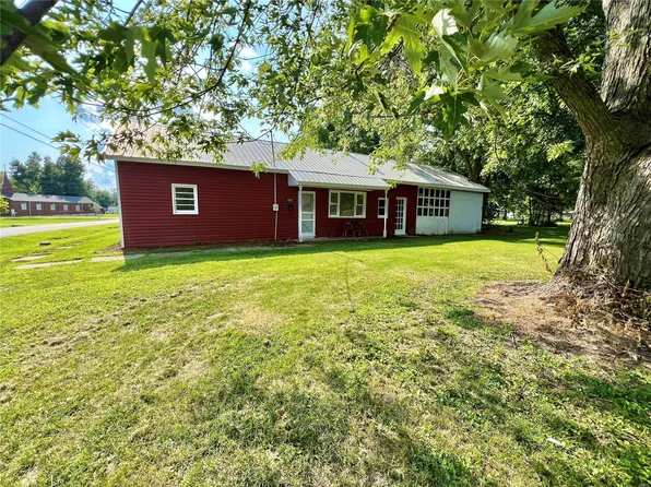 421 West St, Wellsville, MO 63384