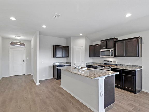 4th image of 2221 Richburg St