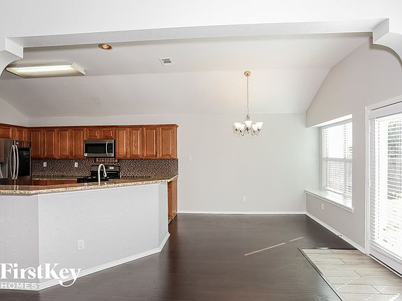 4th image of 3027 Dorothy Ln