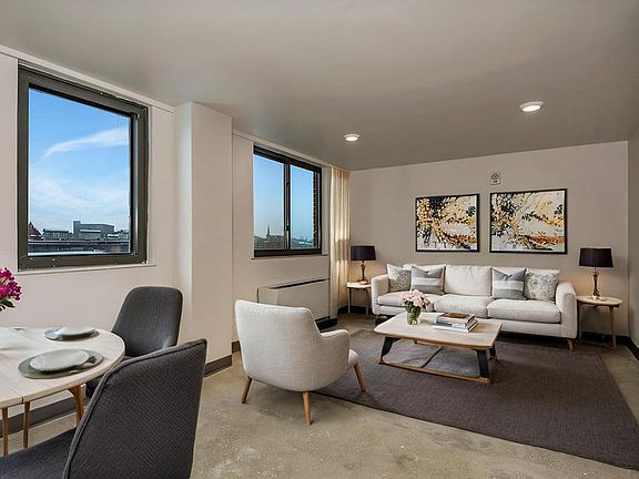 5th image of 2330 Victory Pkwy #804