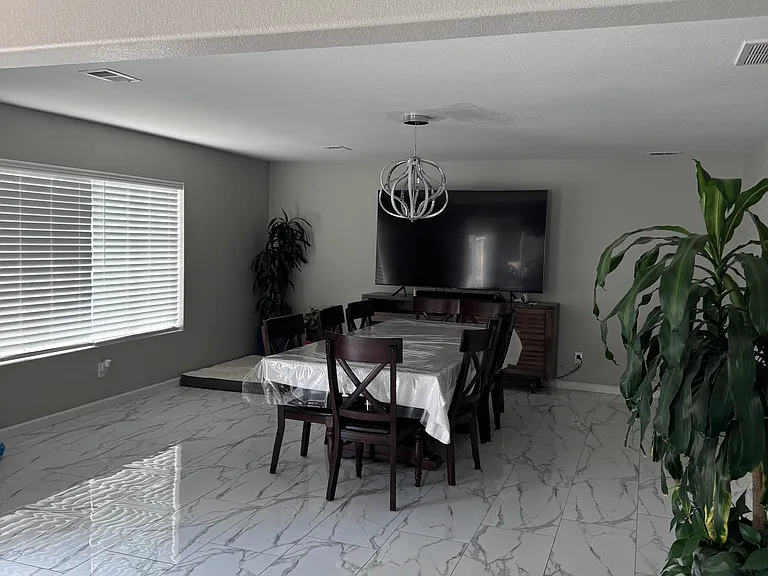 Stoll Pl — Photo 3
