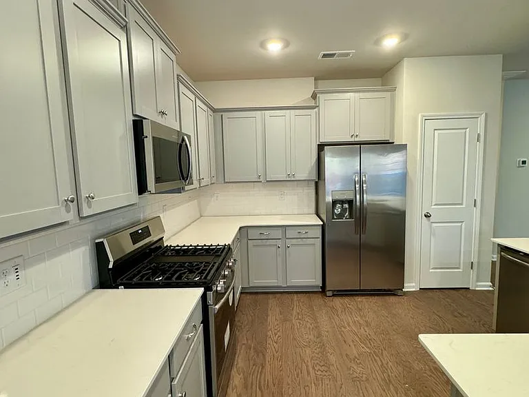 18227 Stark Way — Photo 8